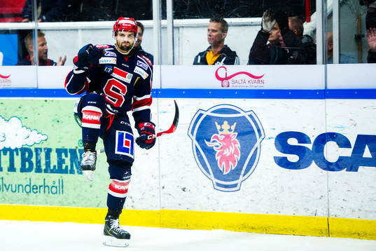 Södertäljes Mattias Beck jublar