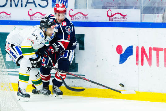 Björklövens Per Hållberg och Södertäljes James Sixsmith