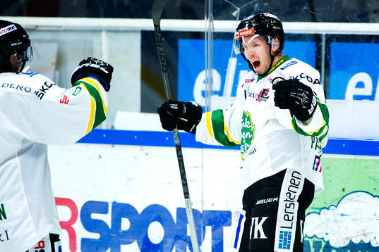 Björklövens Jon Palmebjörk jublar