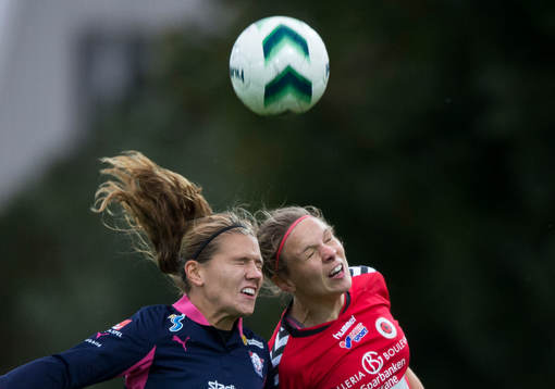 Linköpings Emma Lennartsson och Kristianstads Gudny Björk