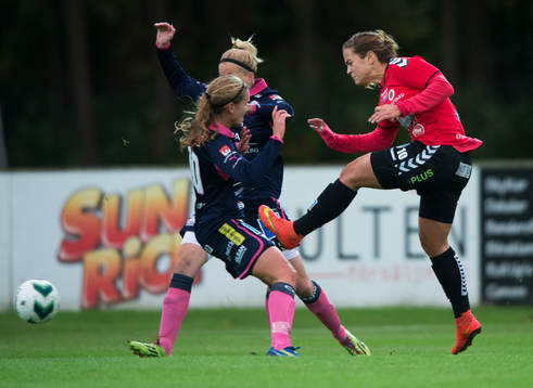 Kristianstads Marija Banusic skjuter i matchen i