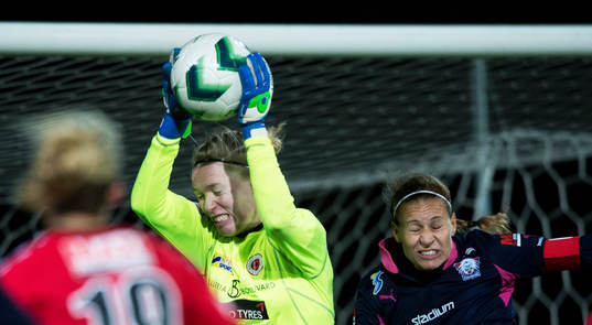Kristianstads målvakt Hedvig Lindahl  i matchen i