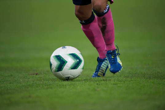 Kamp om bollen i matchen i damallsvenskan mellan