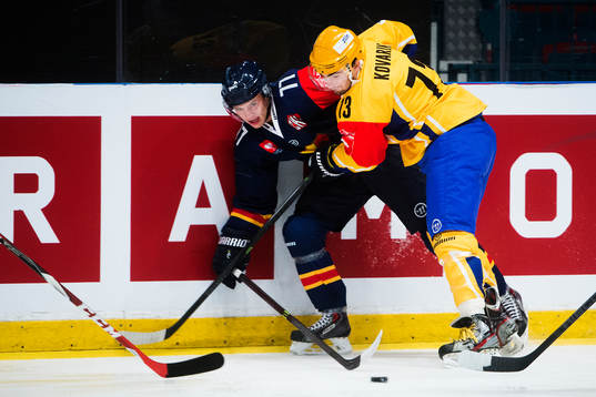 Djurgårdens Erik Nyström och Zlins Lubomir Kovarik