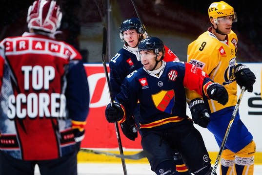 Djurgårdens Steve Saviano jublar