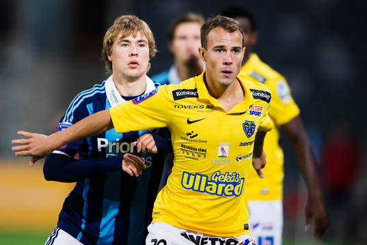 Djurgårdens Simon Tibbling och Falkenbergs Calle Wede