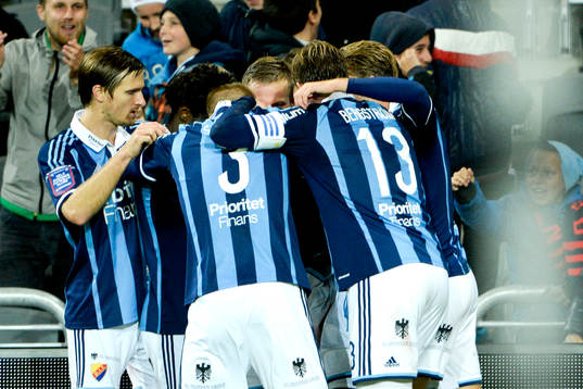Djurgårdens Mark Mayambela jublar