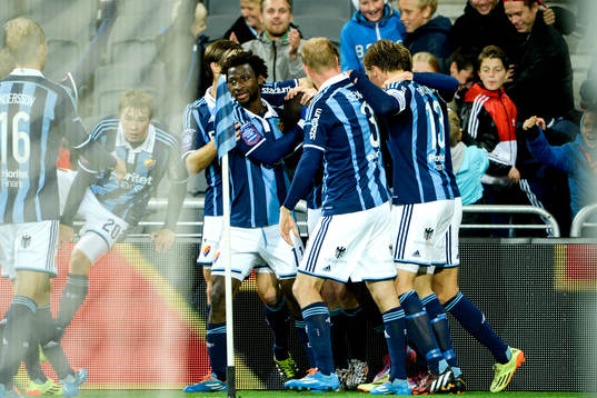 Djurgårdens Mark Mayambela jublar