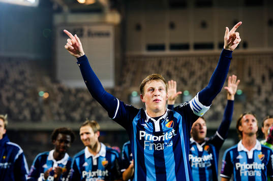 Djurgårdens Emil Bergström jublar