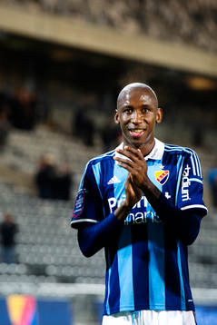 Djurgårdens Mark Mayambela jublar