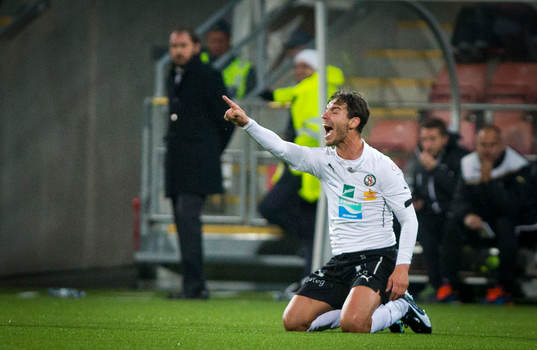 Örebros Nordin Gerzic deppar mellan Örebro och Göteborg