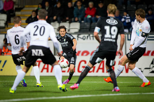 IFK Göteborgs Lasse Vibe gör 0-1 mellan Örebro och