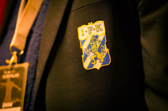 Göteborgs logotyp på kavaj mellan Örebro och Göteborg i
