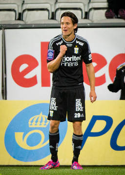 IFK Göteborgs Lasse Vibe gör 0-1 och jublar mellan