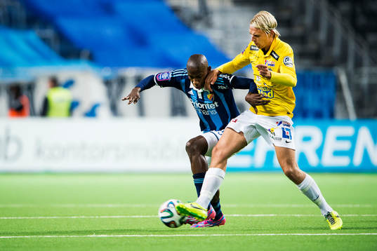 Djurgårdens Mark Mayambela och Falkenbergs Carl-Oscar