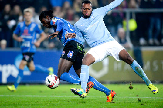 Halmstads Joseph Baffo och Malmö FFs Isaac Kiese Thelin