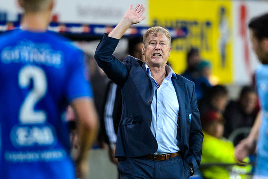Malmö FFs tränare Åge Hareide gestikulerar
