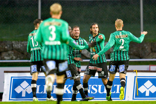 Varbergs Karl Söderström jublar