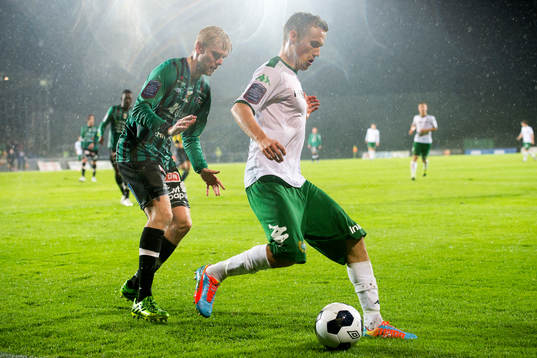 Hammarbys Fredrik Torsteinbø håller undan för Varbergs