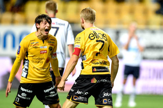 Elfsborgs Johan Larsson jublar