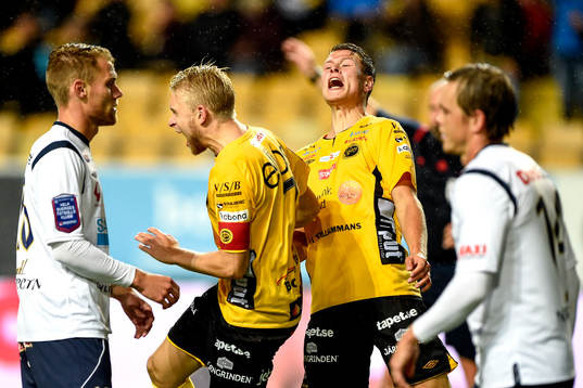Elfsborgs Johan Larsson jublar