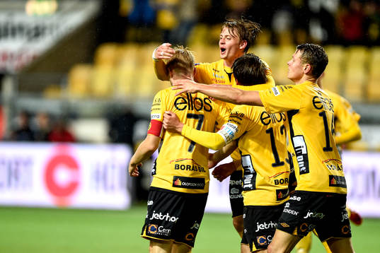 Elfsborgs Johan Larsson jublar