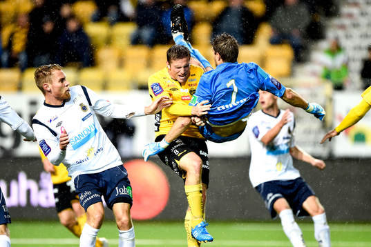 Tufft mellan Elfsborgs Anders Svensson och Gefles målvakt