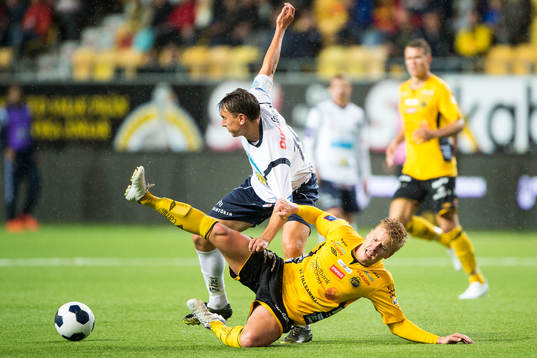 Kamp mellan Elfsborgs Per Frick och Gefles Marcus Hansson