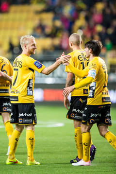 Elfsborgs Johan Larsson jublar ihop med Arber Zeneli