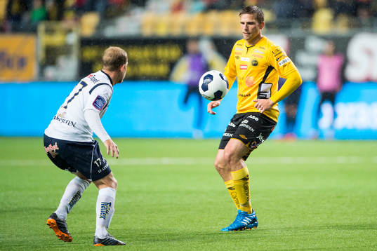 Elfsborgs Anders Svensson (h) och Gefles Robin Nilsson