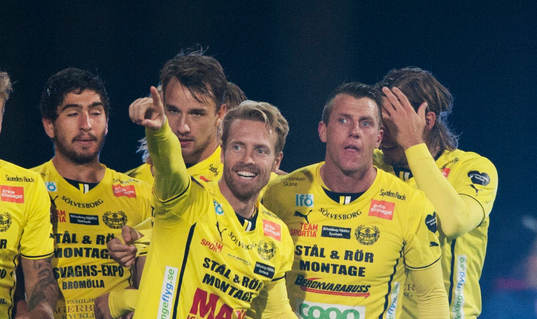Mjällbys Christian Wilhelmsson har gjort segermålet 1-0