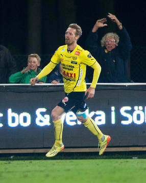 Mjällbys Christian Wilhelmsson har gjort segermålet 1-0