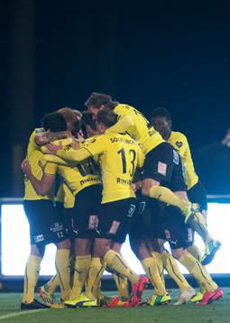 Mjällbys Christian Wilhelmsson har gjort segermålet 1-0