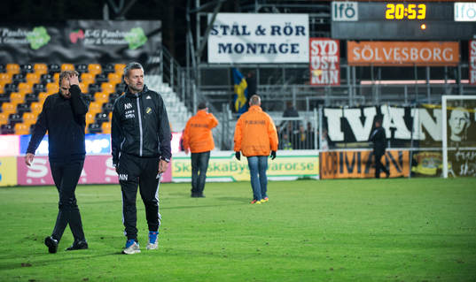 s tränare Andreas Alm och Nebojsa Novakovic lämnar