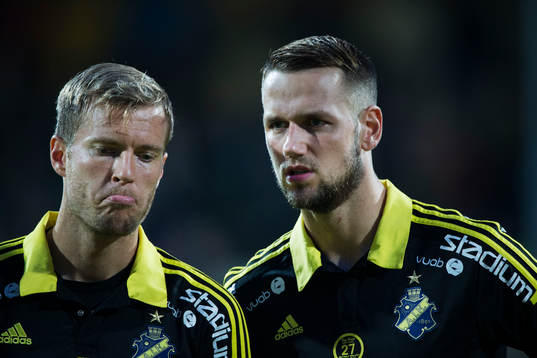 s mittbackar Per Karlsson och Alexander Milosevic  i