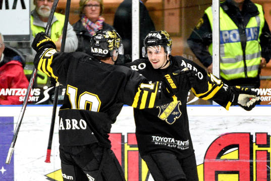s Daniel Olsson Trkulja jublar