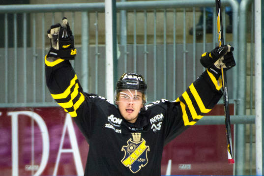 s David Lillieström Karlsson jublar