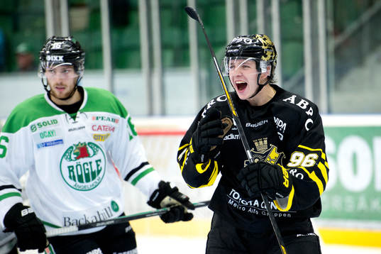 AIKs Robin Kovacs jublar
