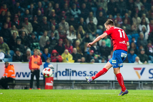 Helsingborgs Arnór Smárason skjuter in 3-1