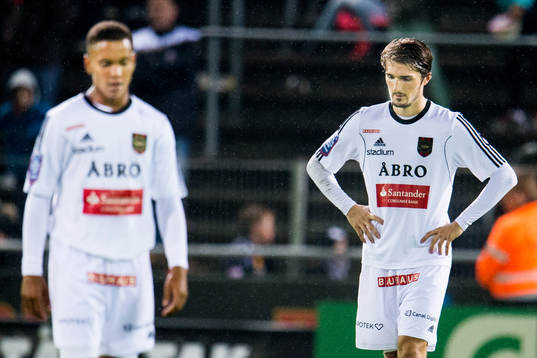 Brommapojkarnas Seth Hellberg och Dardan Rexhepi deppar
