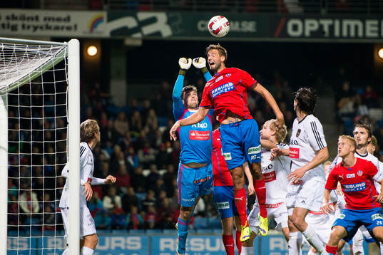 Helsingborgs Mikael Dahlberg och Brommapojkarnas målvakt
