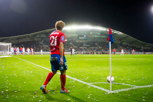 Helsingborgs Christoffer Andersson redo att slå en hörna