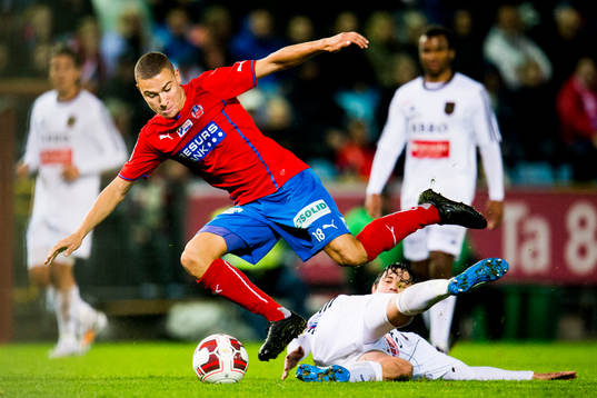 Brommapojkarnas Stefano Vecchia Holmquist kapar