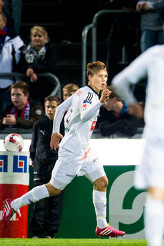 Brommapojkarnas Jesper Karlström jublar