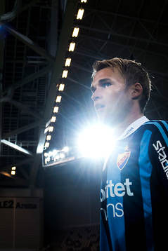 Djurgårdens Sebastian Andersson  på väg in på plan