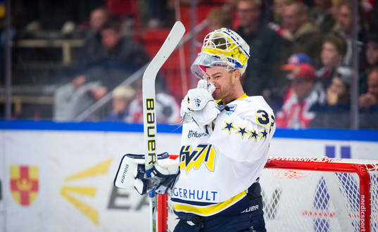 s målvakt Gustaf Wesslau deppar