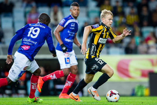 Häckens Oscar Lewicki steget före Åtvidabergs John Owoeri