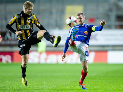 Häckens Simon Gustafson mot Åtvidabergs Daniel