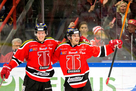 Örebros Derek Ryan jublar