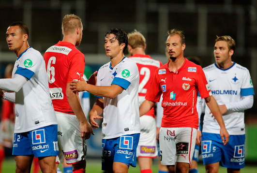 Spelarna tackar varandra